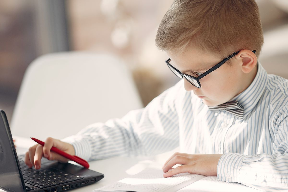 5 signes imparables révélant que vous êtes HPI depuis votre jeunesse