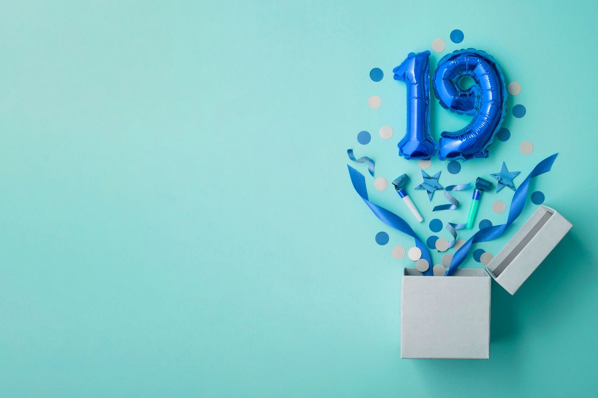 Découvrez la signification du chiffre 19 en numérologie et symbolismes divers