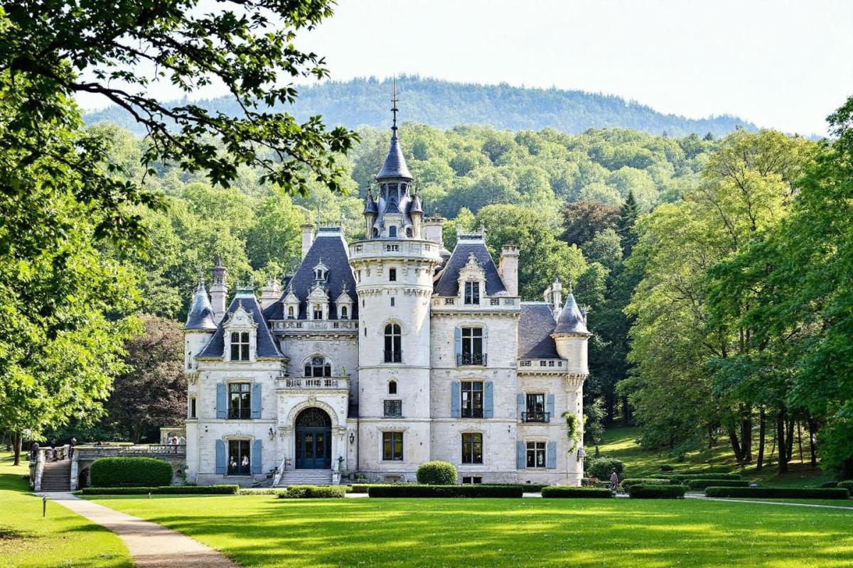 Visitez Fontainebleau : joyau royal, patrimoine, forêts et marchés à proximité de Paris sans la foule